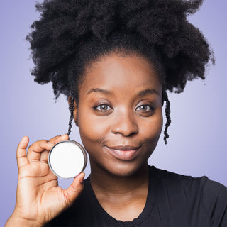 Acne-Safe Powder: Choosing Between Pressed and Loose Powder with The Mattifying Moondust